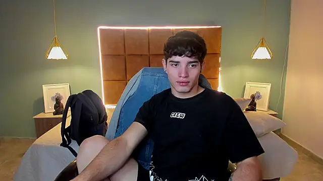 AlejooTwink online show from October 8, 2025, 5:31 am