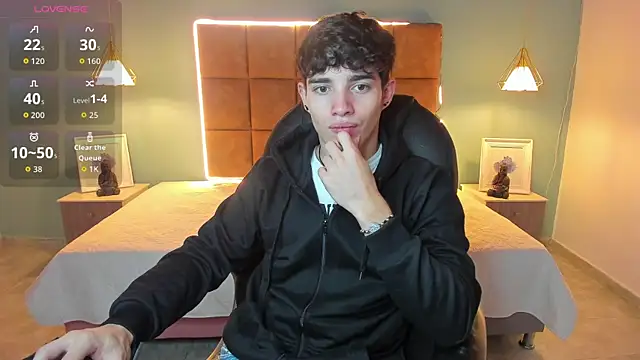 AlejooTwink online show from November 6, 2025, 3:10 am