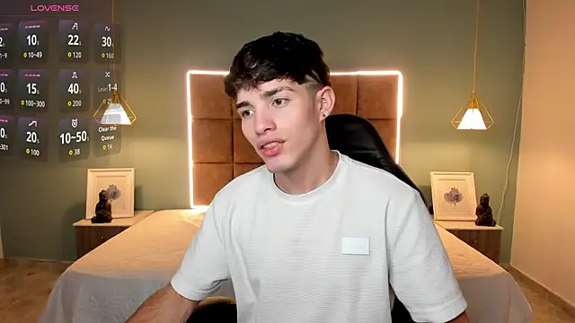 AlejooTwink online show from April 18, 2026, 5:43 am