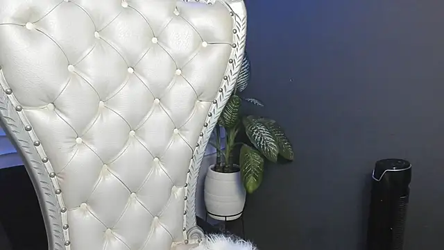 Layla 707 online show from September 21, 2025, 11:54 pm