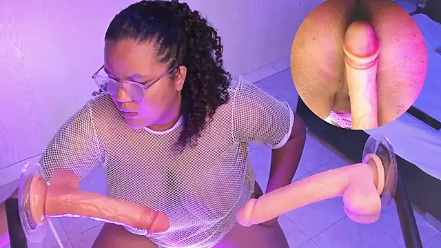 MhiaRey online show from September 12, 2025, 1:22 pm