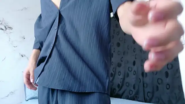 Noah tyler  online show from March 16, 2026, 6:43 pm