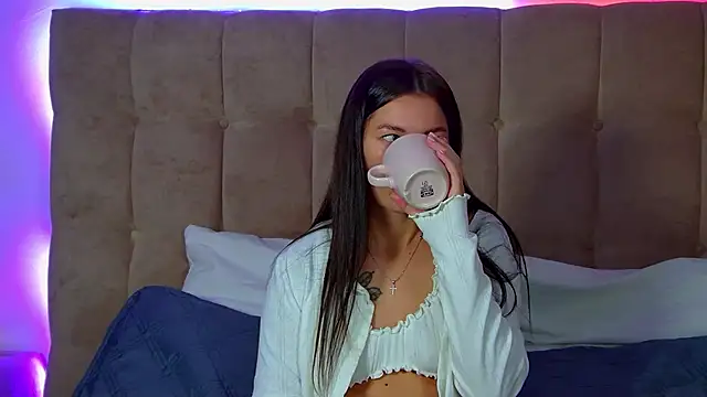 AlexandraBloom online show from September 25, 2025, 6:25 pm