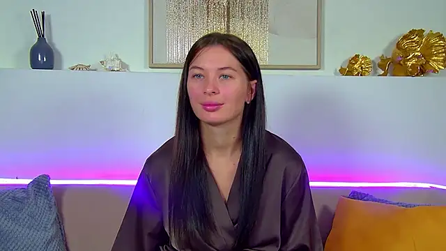 AlexandraBloom online show from September 17, 2025, 6:54 pm