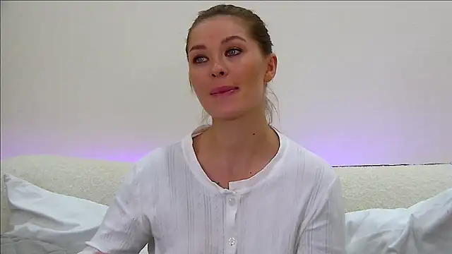 AlexandraBloom online show from October 1, 2025, 7:51 pm