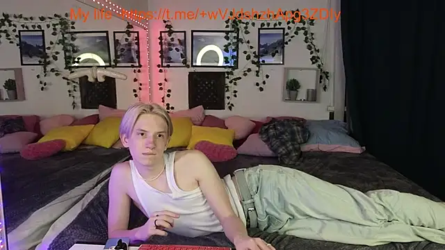 Snapshot of Ron_Vils chatting on March 21, 2025, 6:07 pm Ron Vils online show from March 21, 2025, 6:07 pm