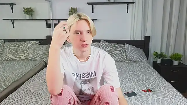 Snapshot of Ron_Vils chatting on September 13, 2025, 3:34 pm Ron Vils online show from September 13, 2025, 3:34 pm