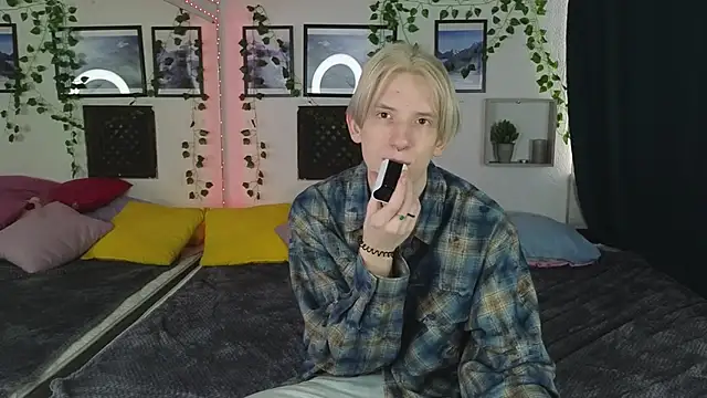 Snapshot of Ron_Vils chatting on March 17, 2025, 3:03 am Ron Vils online show from March 17, 2025, 3:03 am