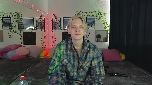 Snapshot of Ron_Vils chatting on March 13, 2025, 4:38 am Ron Vils online show from March 13, 2025, 4:38 am