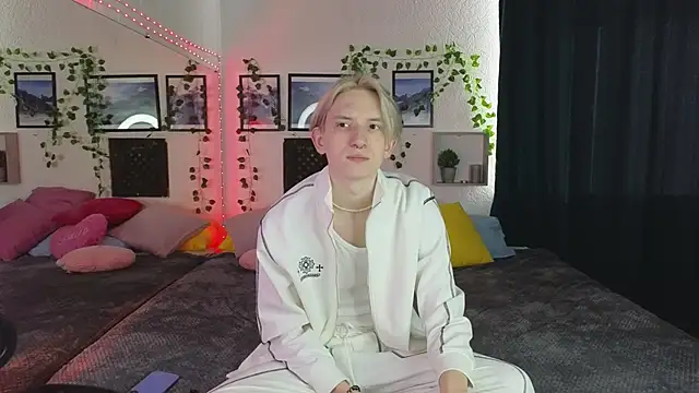 Snapshot of Ron_Vils chatting on March 14, 2025, 4:43 am Ron Vils online show from March 14, 2025, 4:43 am