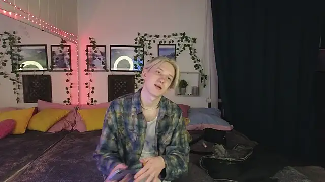 Snapshot of Ron_Vils chatting on March 21, 2025, 3:02 pm Ron Vils online show from March 21, 2025, 3:02 pm