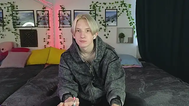 Snapshot of Ron_Vils chatting on March 16, 2025, 3:47 am Ron Vils online show from March 16, 2025, 3:47 am