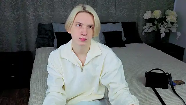 Snapshot of Ron_Vils chatting on November 13, 2025, 8:40 am Ron Vils online show from November 13, 2025, 8:40 am