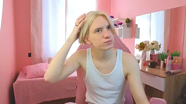 Snapshot of Ron_Vils chatting on October 12, 2025, 5:31 am Ron Vils online show from October 12, 2025, 5:31 am