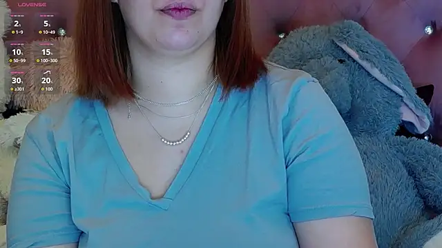 SophiaStarr online show from December 2, 2025, 8:32 pm