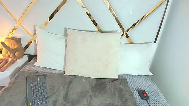 Snapshot of Slut_Milf_ chatting on November 1, 2025, 4:23 pm Slut Milf online show from November 1, 2025, 4:23 pm