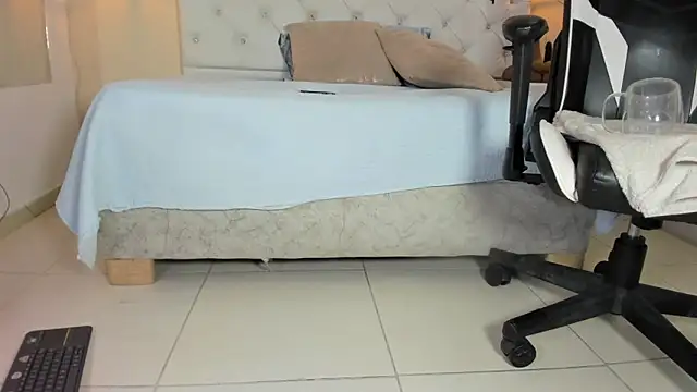 Snapshot of Slut_Milf_ chatting on March 1, 2025, 10:42 pm Slut Milf online show from March 1, 2025, 10:42 pm