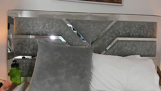 Slut Milf  online show from March 26, 2026, 11:30 am