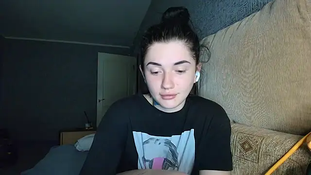 Liana diva online show from March 6, 2026, 3:51 pm