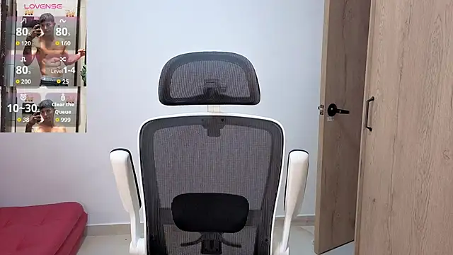 Cristopher23  online show from October 12, 2025, 1:45 pm