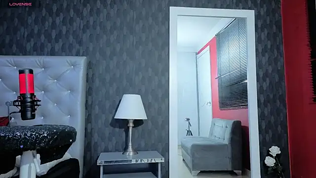 Cristopher23  online show from September 10, 2025, 7:46 pm