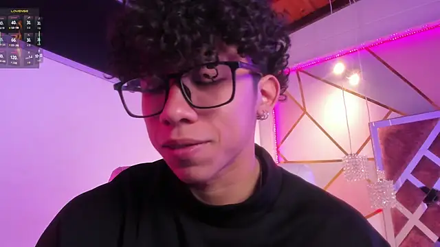 AkazaBoy  online show from April 16, 2026, 5:30 am