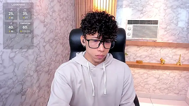 AkazaBoy  online show from September 12, 2025, 8:30 pm