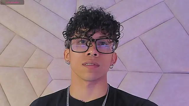 AkazaBoy  online show from September 22, 2025, 4:29 am