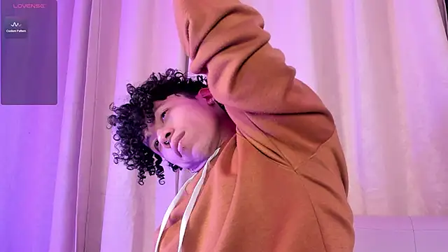 AkazaBoy  online show from April 3, 2026, 5:03 am