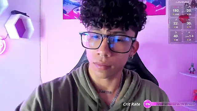 AkazaBoy  online show from September 19, 2025, 4:38 am