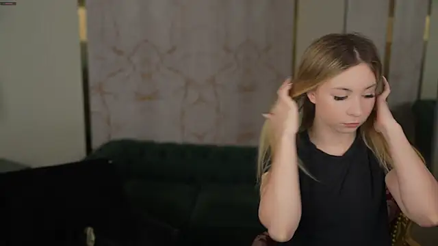 Magnetic Mia  online show from February 25, 2025, 7:52 am