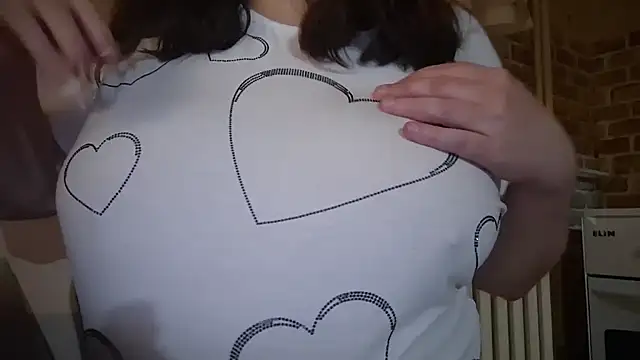 AalinnaK online show from December 15, 2025, 8:03 pm