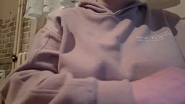 AalinnaK online show from February 24, 2025, 3:42 pm