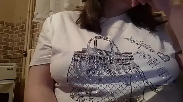 AalinnaK online show from March 8, 2025, 9:08 pm