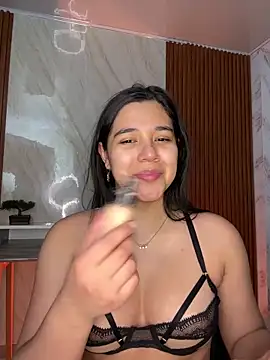 floriamANDjazmin online show from April 30, 2026, 7:10 pm
