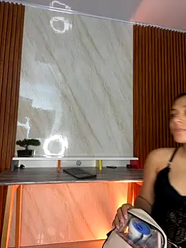 floriamANDjazmin online show from November 8, 2025, 7:06 pm