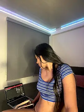 floriamANDjazmin online show from November 14, 2025, 10:13 pm