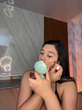 floriamANDjazmin online show from April 29, 2026, 7:09 pm