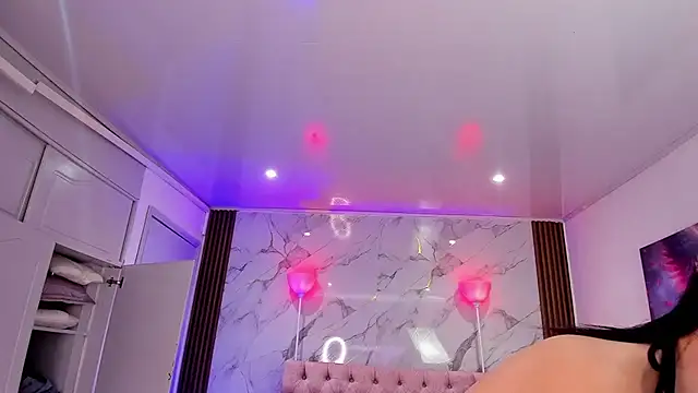 AuroraDiaz online show from December 17, 2025, 7:52 pm