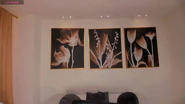 TaraLawrence online show from November 22, 2025, 2:43 am