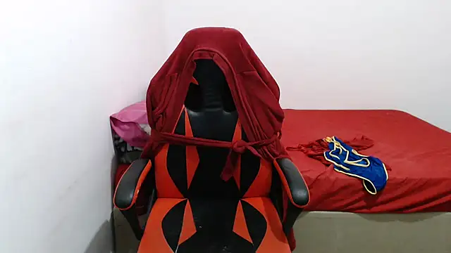 madelyn30 online show from April 14, 2026, 10:04 pm