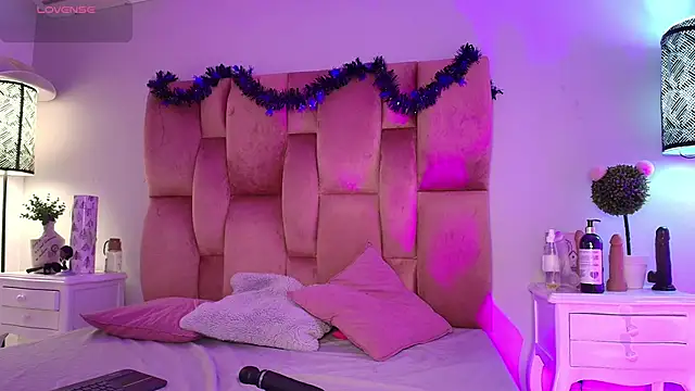 SweetBonniie online show from November 3, 2025, 12:42 pm