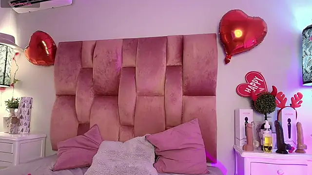 SweetBonniie online show from March 18, 2025, 12:17 pm