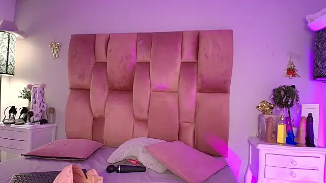 SweetBonniie online show from February 10, 2026, 11:31 am