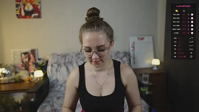 Miatiny online show from September 25, 2025, 3:07 pm