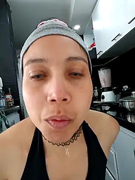 Snapshot of KimPielCanela chatting on October 21, 2025, 4:50 pm KimPielCanela online show from October 21, 2025, 4:50 pm