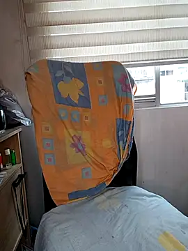 Snapshot of KimPielCanela chatting on November 9, 2025, 8:24 pm KimPielCanela online show from November 9, 2025, 8:24 pm