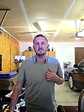 Snapshot of MrMechanic38 chatting on March 8, 2026, 9:18 pm MrMechanic38 online show from March 8, 2026, 9:18 pm