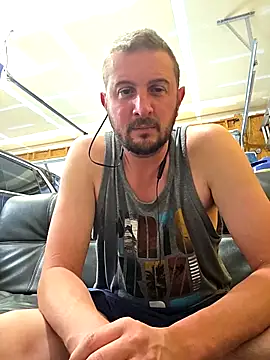 Snapshot of MrMechanic38 chatting on April 12, 2026, 8:34 pm MrMechanic38 online show from April 12, 2026, 8:34 pm
