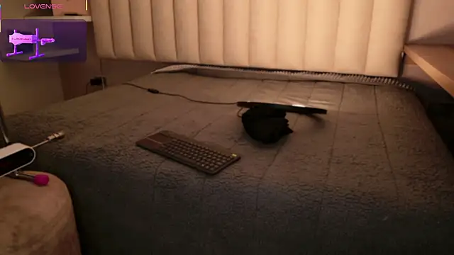 Megan mooree  online show from October 2, 2025, 1:03 pm